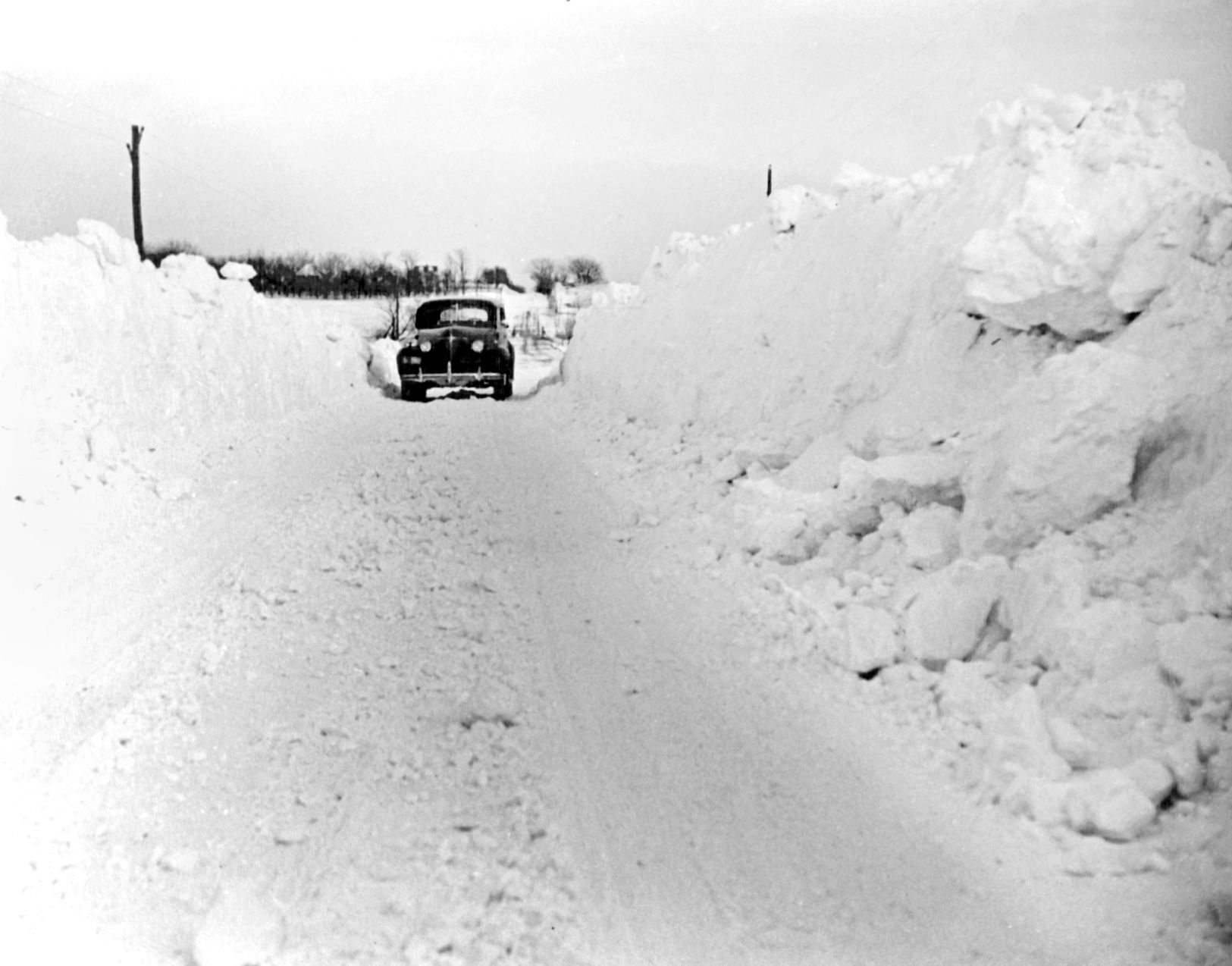 Tekamah-Oakland highway 3 1/2 miles east of Oakland. Published January 1949.